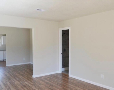 4839 Ventura Lane - Photo Thumbnail 4