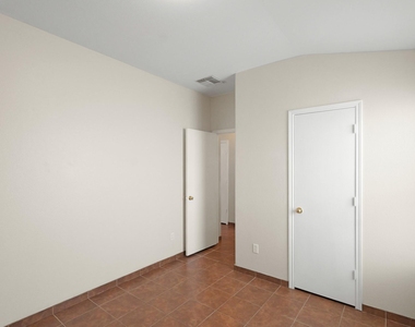 1907 Wooded Acres Drive - Photo Thumbnail 15
