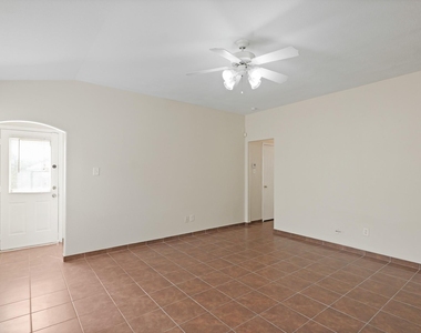1907 Wooded Acres Drive - Photo Thumbnail 5
