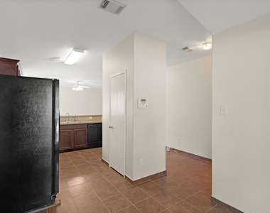 1907 Wooded Acres Drive - Photo Thumbnail 7