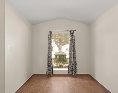 1907 Wooded Acres Drive - Photo Thumbnail 6