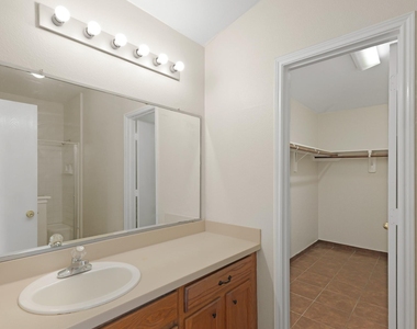 1907 Wooded Acres Drive - Photo Thumbnail 10