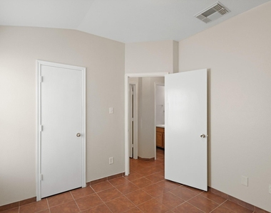 1907 Wooded Acres Drive - Photo Thumbnail 14
