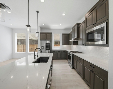 7422 Netherfield Lane - Photo Thumbnail 4