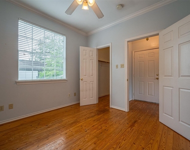1111 Banks Street - Photo Thumbnail 9