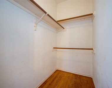 1111 Banks Street - Photo Thumbnail 10