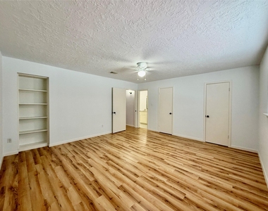 7214 Crownwest Street - Photo Thumbnail 8