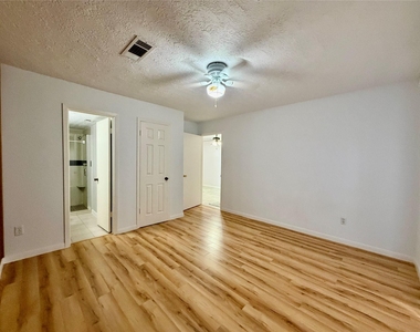 7214 Crownwest Street - Photo Thumbnail 12