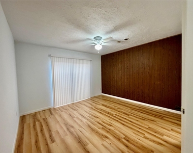 7214 Crownwest Street - Photo Thumbnail 14