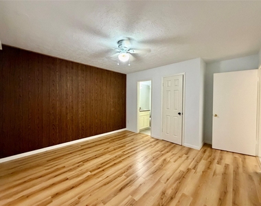 7214 Crownwest Street - Photo Thumbnail 13