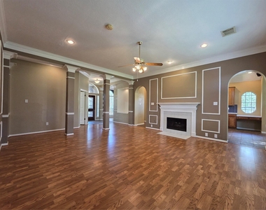 6903 Springcrest Court - Photo Thumbnail 4