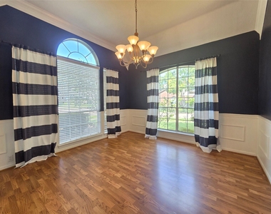 6903 Springcrest Court - Photo Thumbnail 9
