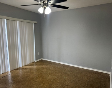 7925 Grove Ridge Drive - Photo Thumbnail 6