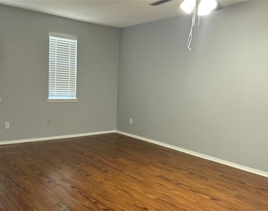 7925 Grove Ridge Drive - Photo Thumbnail 2