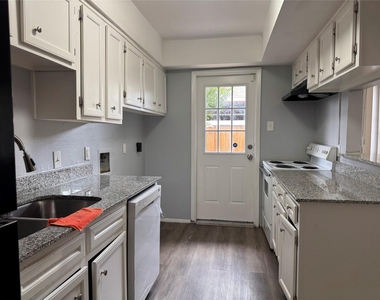 7925 Grove Ridge Drive - Photo Thumbnail 5