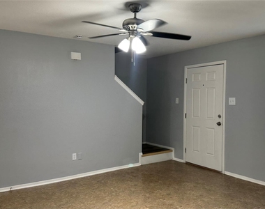 7925 Grove Ridge Drive - Photo Thumbnail 10