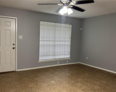 7925 Grove Ridge Drive - Photo Thumbnail 8