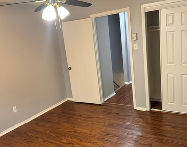 7925 Grove Ridge Drive - Photo Thumbnail 15