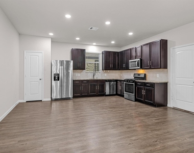 17423 Desmond Street - Photo Thumbnail 7
