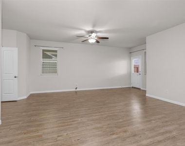 17423 Desmond Street - Photo Thumbnail 6