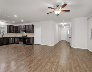17423 Desmond Street - Photo Thumbnail 5