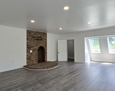 1578 Dover - Photo Thumbnail 10