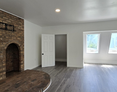 1578 Dover - Photo Thumbnail 9