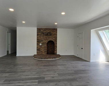 1578 Dover - Photo Thumbnail 7