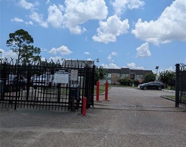 12214 Bob White Drive - Photo Thumbnail 11