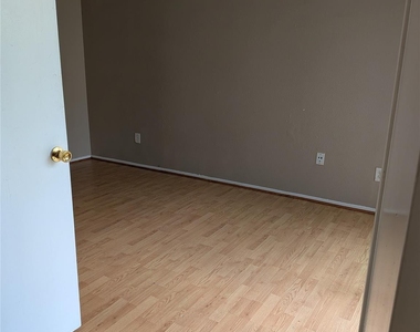 12214 Bob White Drive - Photo Thumbnail 31
