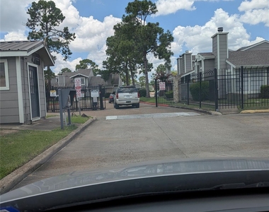 12214 Bob White Drive - Photo Thumbnail 16