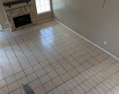 12214 Bob White Drive - Photo Thumbnail 7