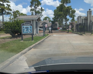 12214 Bob White Drive - Photo Thumbnail 4