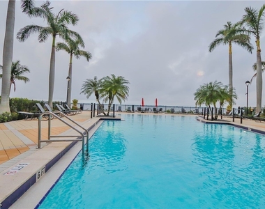 2825 Palm Beach Boulevard - Photo Thumbnail 9