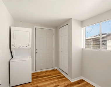 1640 Daniels Drive - Photo Thumbnail 5
