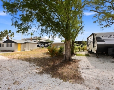1640 Daniels Drive - Photo Thumbnail 2