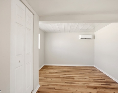 1640 Daniels Drive - Photo Thumbnail 7