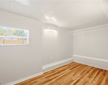 1640 Daniels Drive - Photo Thumbnail 9