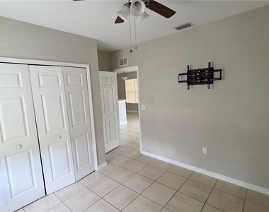 207 E 8th Street - Photo Thumbnail 17