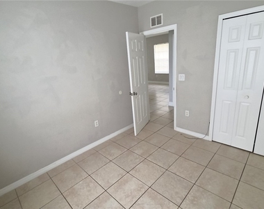 207 E 8th Street - Photo Thumbnail 19