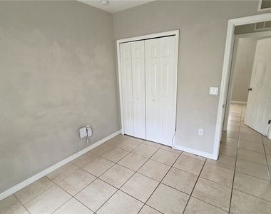 207 E 8th Street - Photo Thumbnail 21