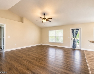 2600 Nw 1st Place - Photo Thumbnail 3