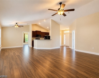 2600 Nw 1st Place - Photo Thumbnail 2