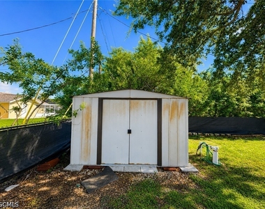 2600 Nw 1st Place - Photo Thumbnail 21