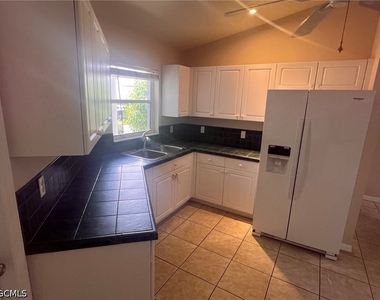4618 Sw 7th Place - Photo Thumbnail 2
