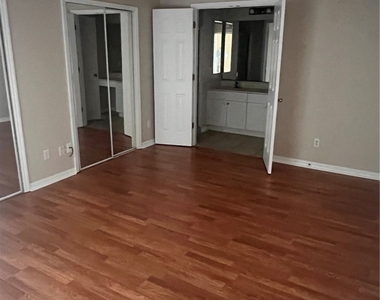 4618 Sw 7th Place - Photo Thumbnail 4