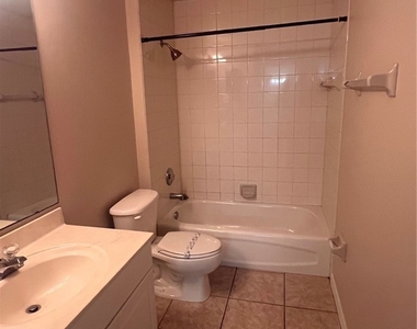 4618 Sw 7th Place - Photo Thumbnail 7