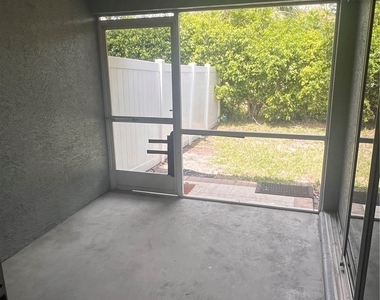 4618 Sw 7th Place - Photo Thumbnail 9