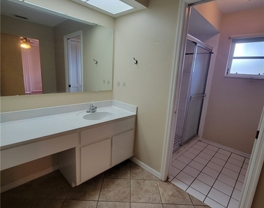 311 Inman Street - Photo Thumbnail 10