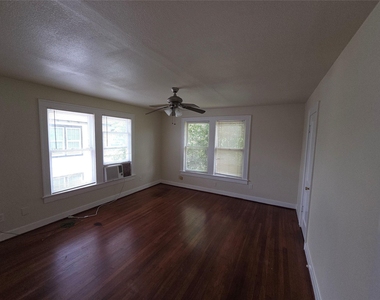 2805 Cleburne Street - Photo Thumbnail 9